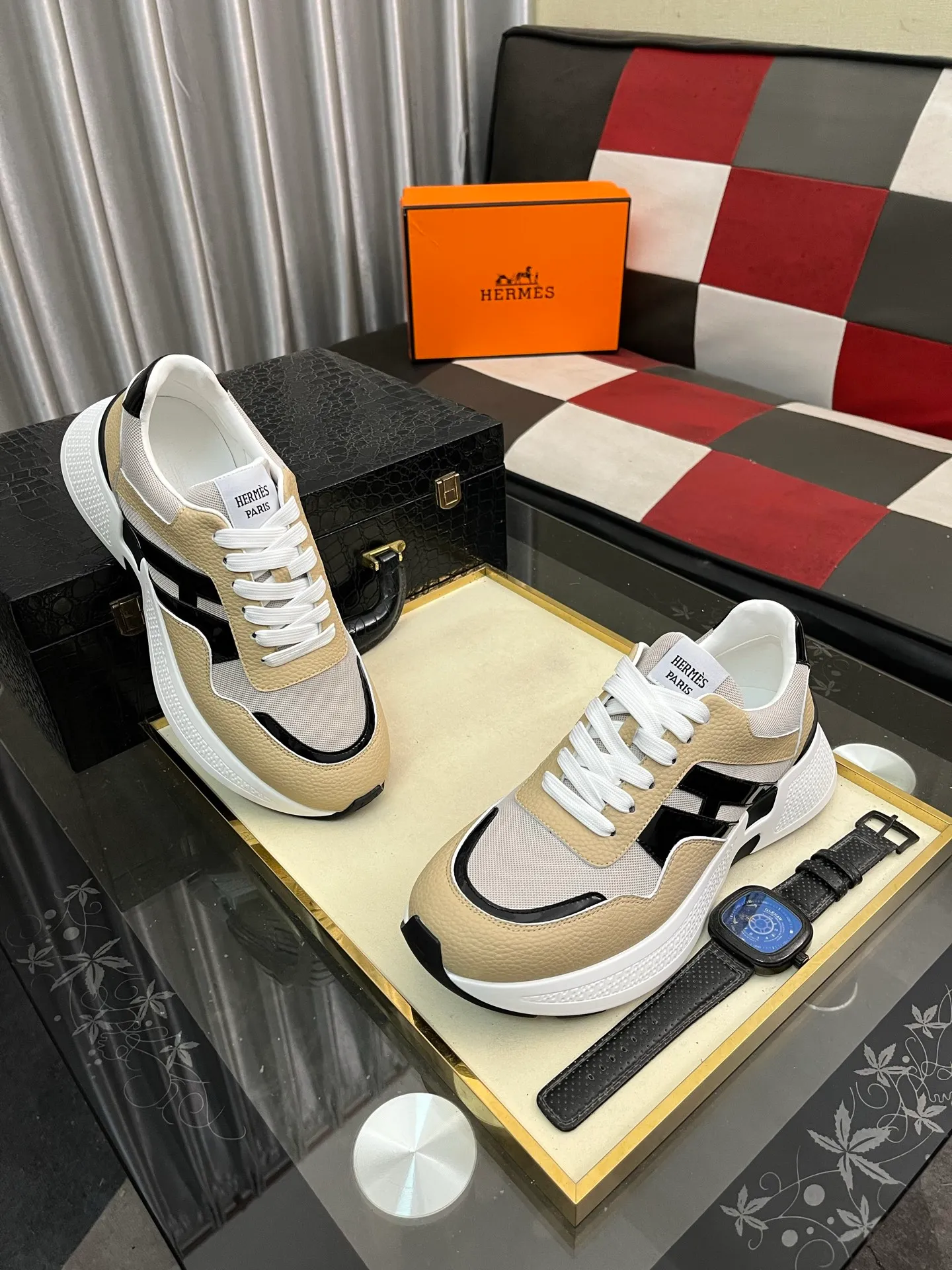 Men's shoes 💰540⌚️⌚️HERMES/Hermès Hugo thick-soled sneakers, casual men's shoes, these sneakers are made of imported first-layer cowhide leather and breathable mesh design. The contrasting color design creates a dynamic and modern shape. The front end of the toe is decorated with natural-color rubber inlays, which is novel and fashionable. The texture is incomparable, with cowhide lining and cowhide foot pads, the upper foot is comfortable and breathable, and the rubber sole is decorated with geometric patterns and iconic "H" details. A very personal one! Size: 38-44